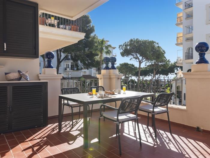 Apartment with huge terrace in Andalucía del Mar H1003
