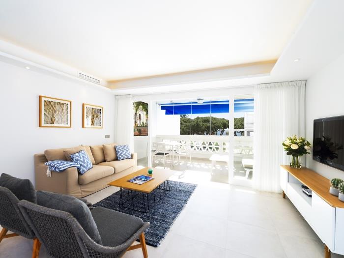 Nice and bright apartment, with sea views, in Puerto Banús