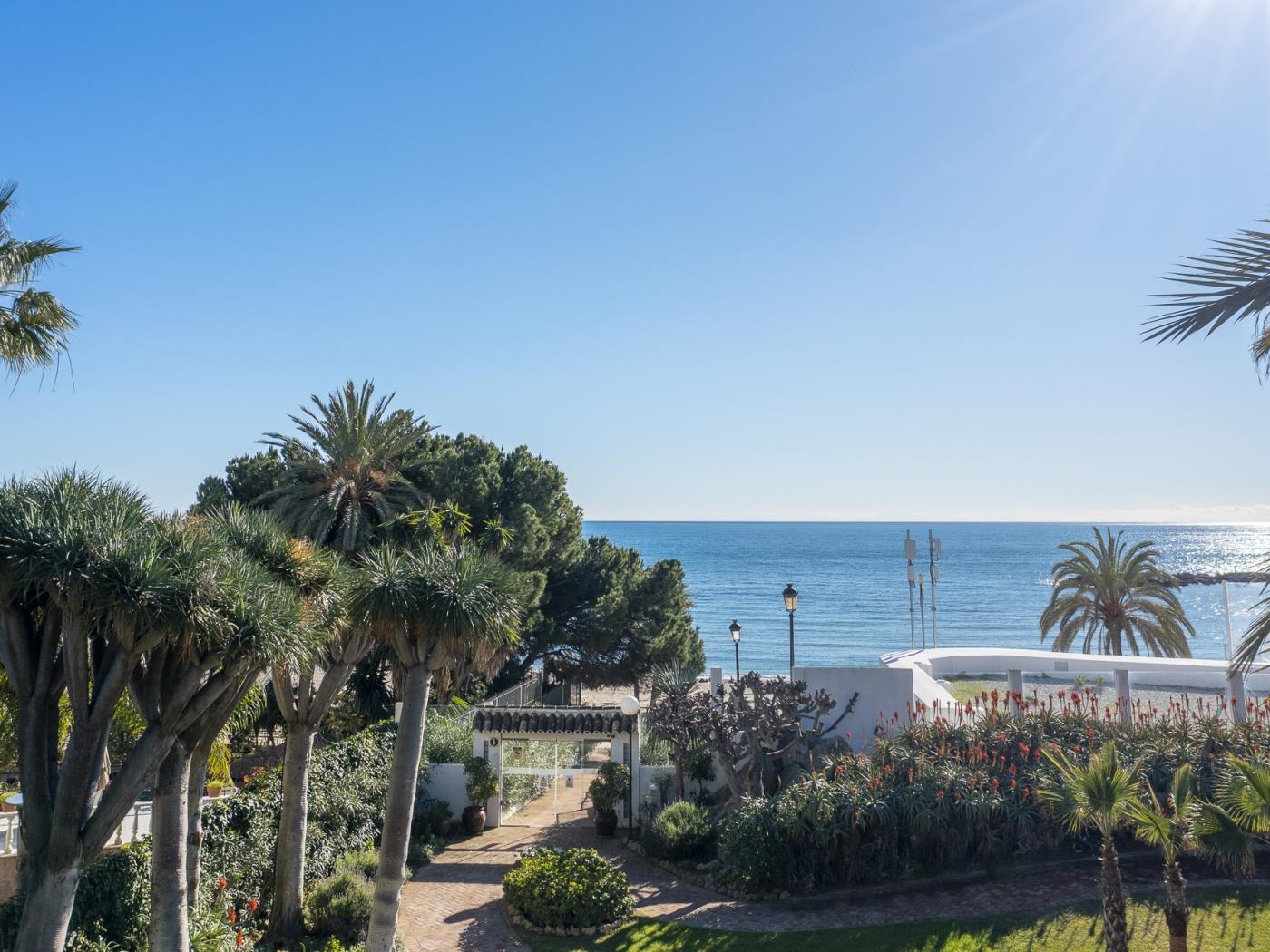 Apt lumineux de 2 chambres à Playas del Duque-32