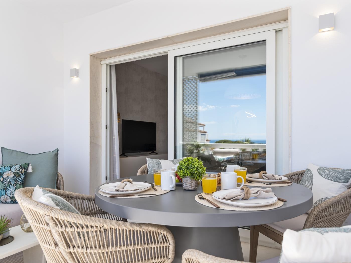 Apartment in Las Gaviotas for 4 people | Banus Rentals-11