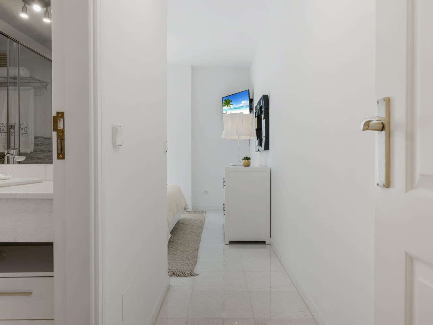 Apartment in Las Gaviotas for 4 people | Banus Rentals-18