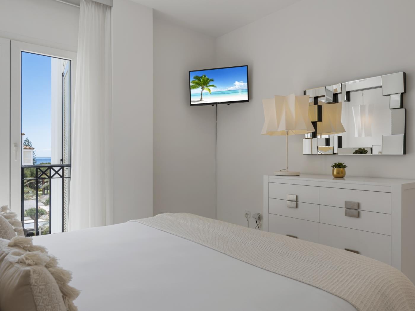 Modern 2-Bedroom Apartment in Las Gaviotas-24