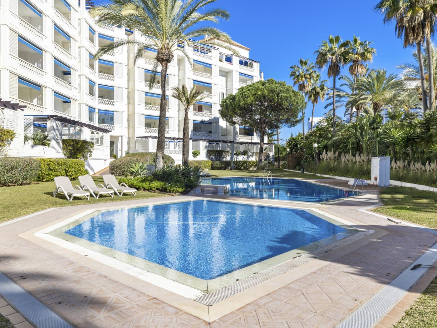 Apartment in Las Gaviotas for 4 people | Banus Rentals-33