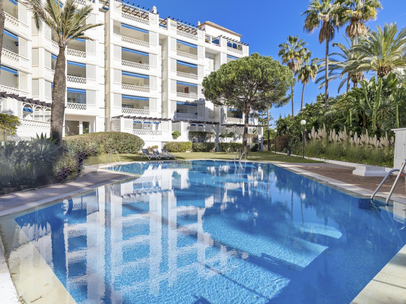 Apartment in Las Gaviotas for 4 people | Banus Rentals-34