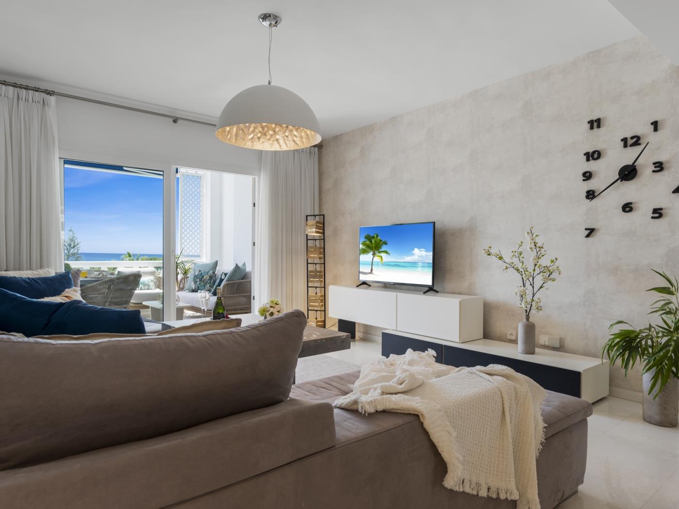 Apartment in Las Gaviotas for 4 people | Banus Rentals-2