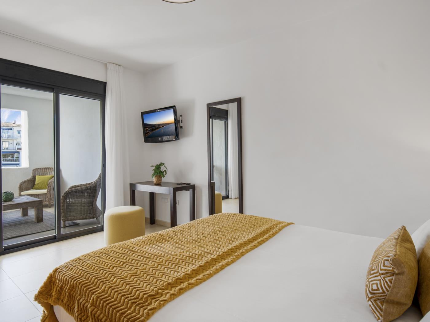 Apartment in Playas del Duque for 4 people | Casa Cádiz 304B-9