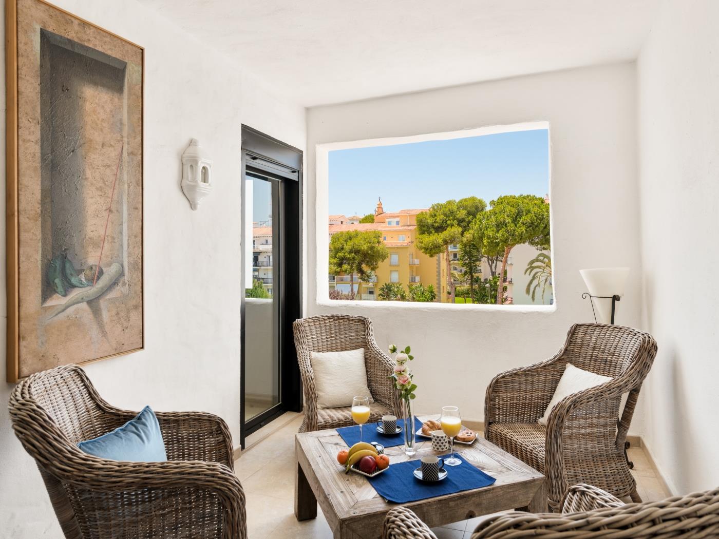 Comfortable 2-Bedroom Apart in Playas del Duque-17