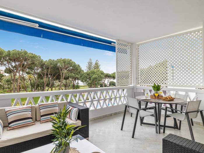 Apartamento con vista piscina y gran terraza en Casa Sevilla - Puerto Banús