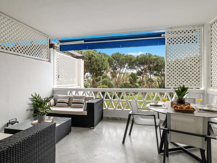 Apartamento con vista piscina y gran terraza en Casa Sevilla - Puerto Banús