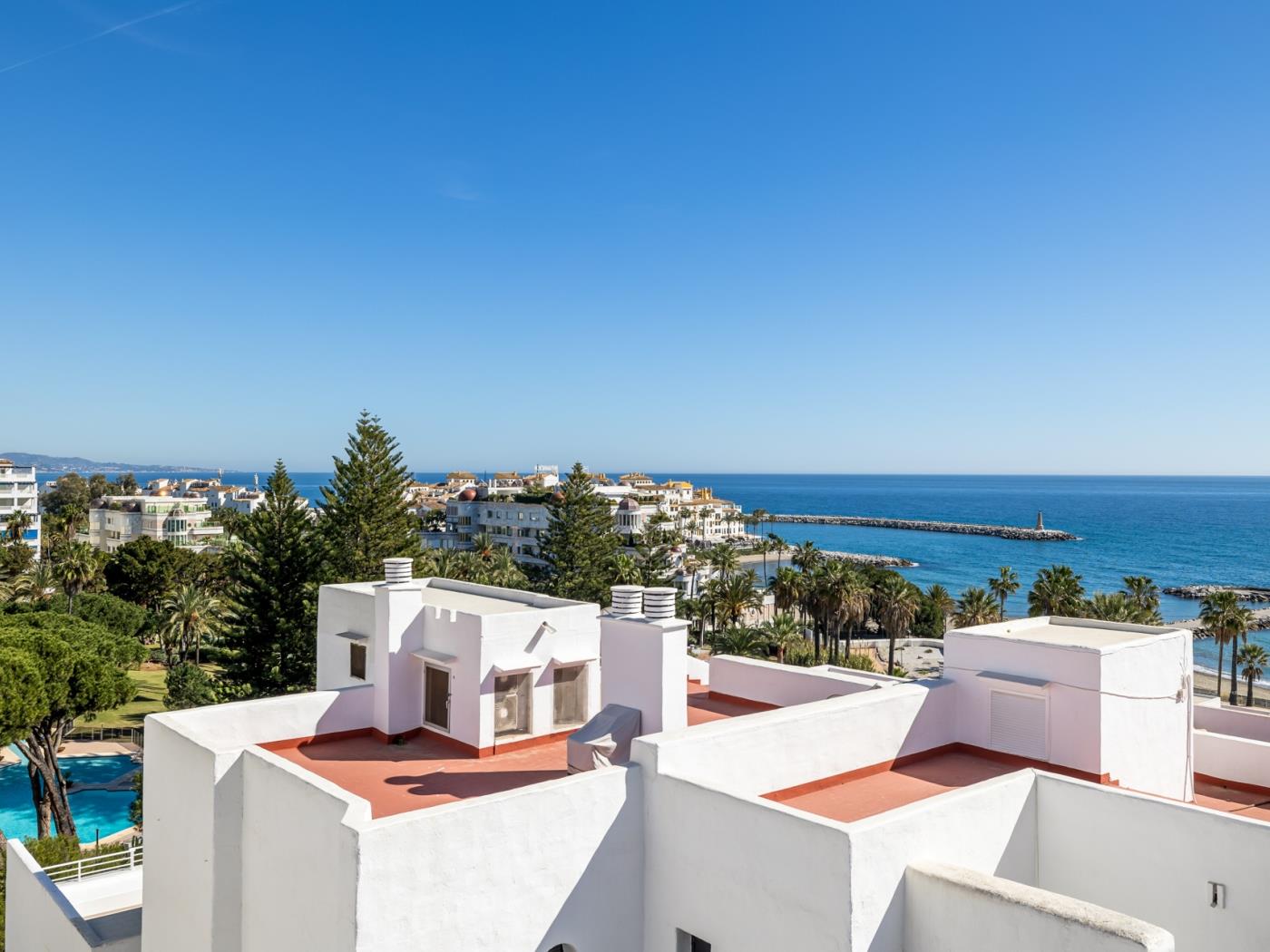 Penthouse avec Vue la Mer à Playas del Duque-12