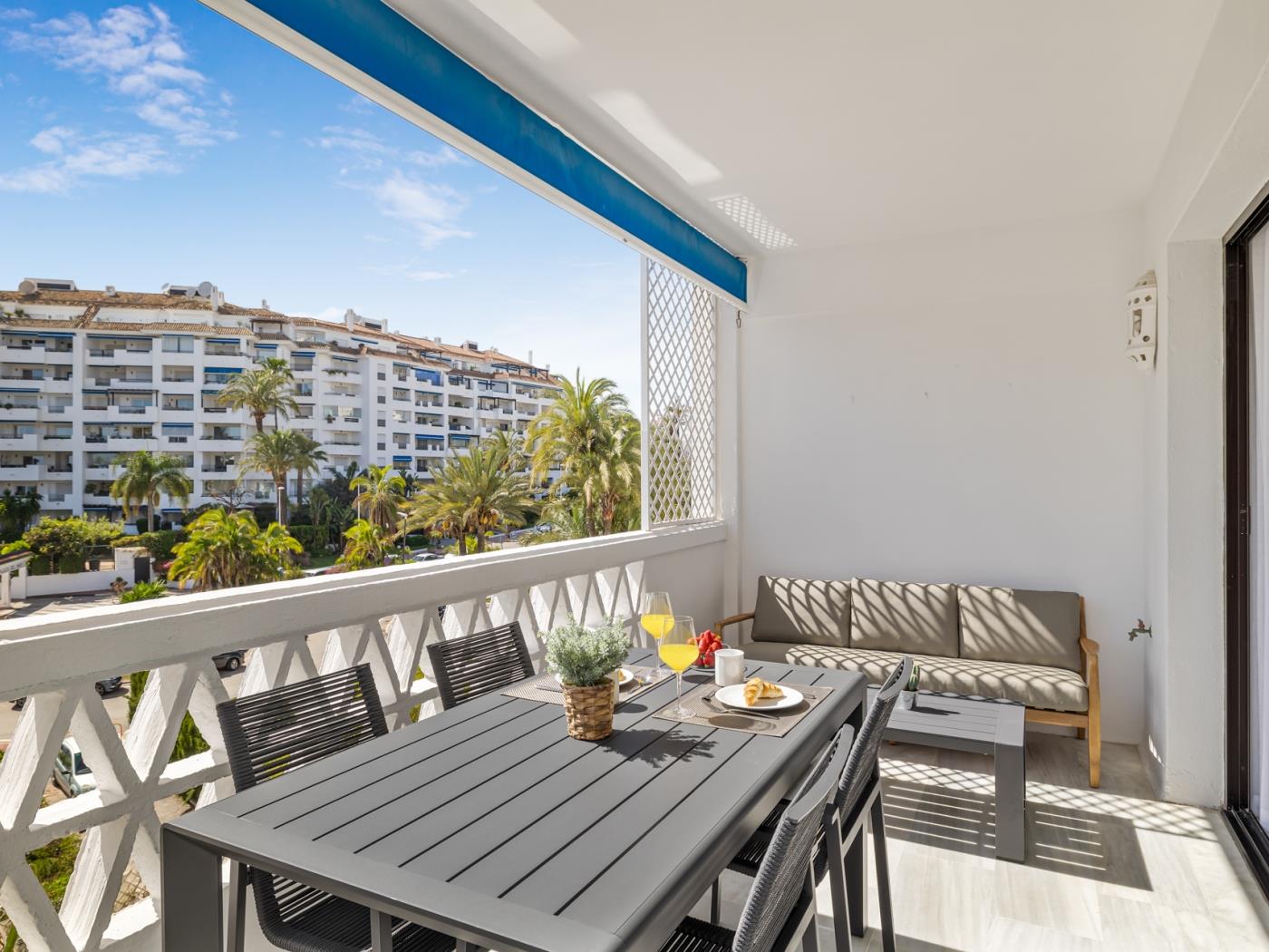 Apt élégant de 2 chambres á Playas del Duque-14