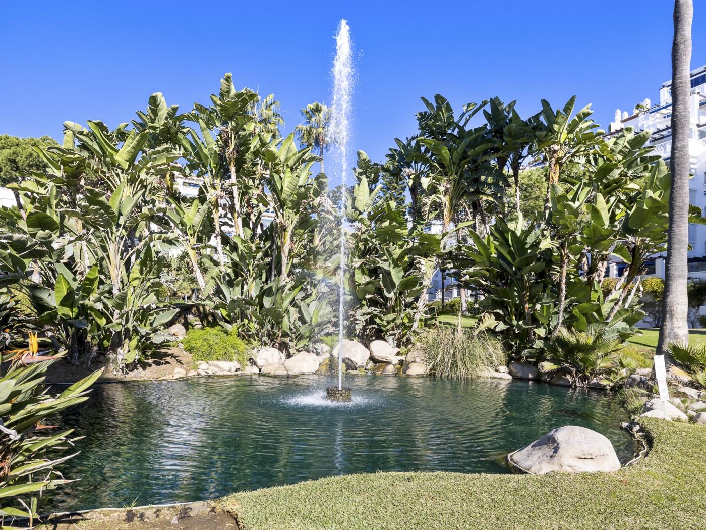 Apt élégant de 2 chambres á Playas del Duque-36