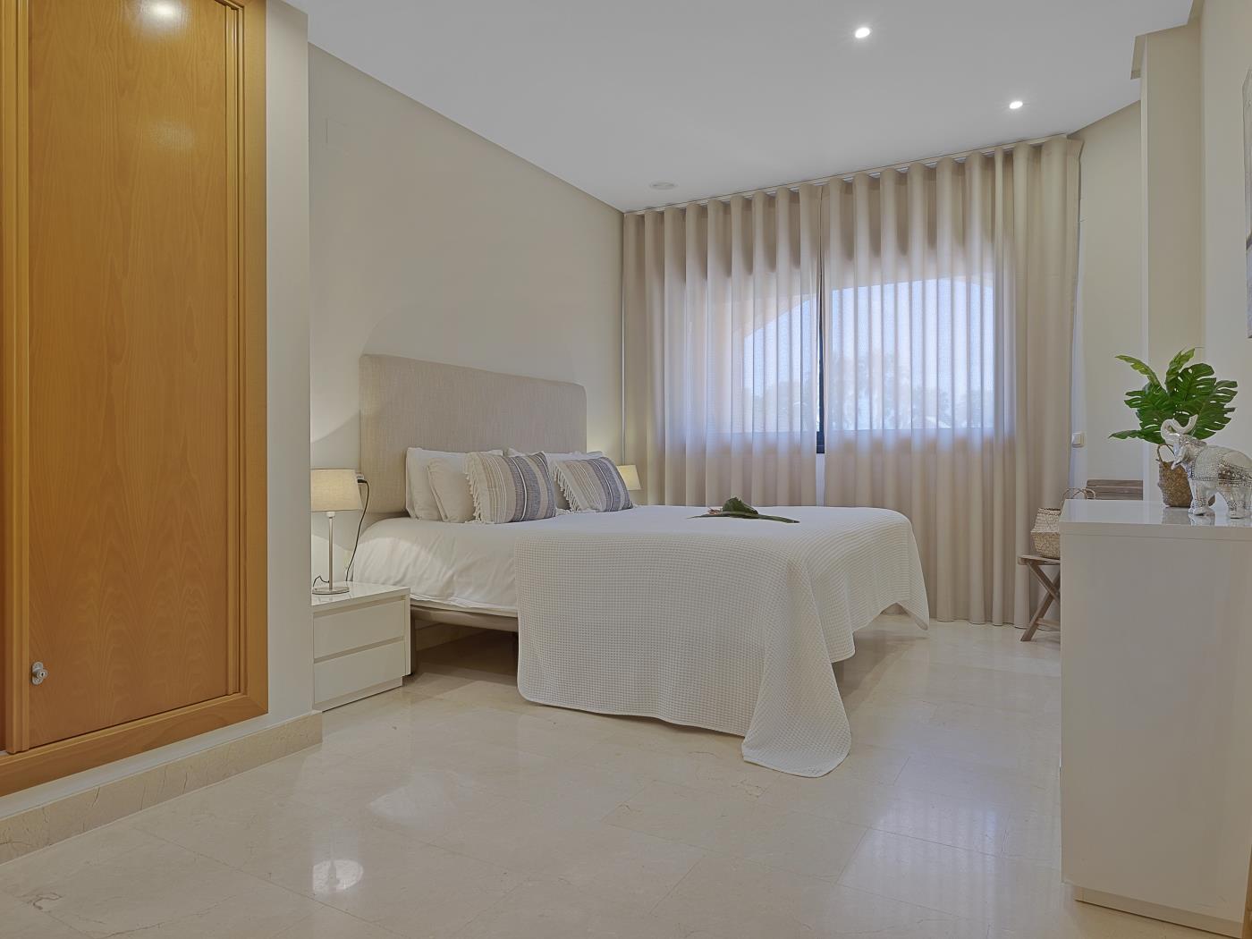 Two bedroom apartment in Las Mimosas de Banús