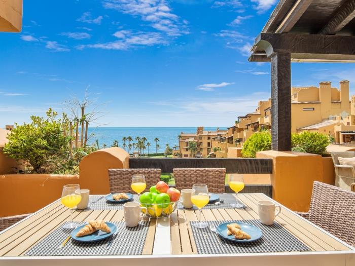 Seafront apartment in Estepona (indoor pool-gym)