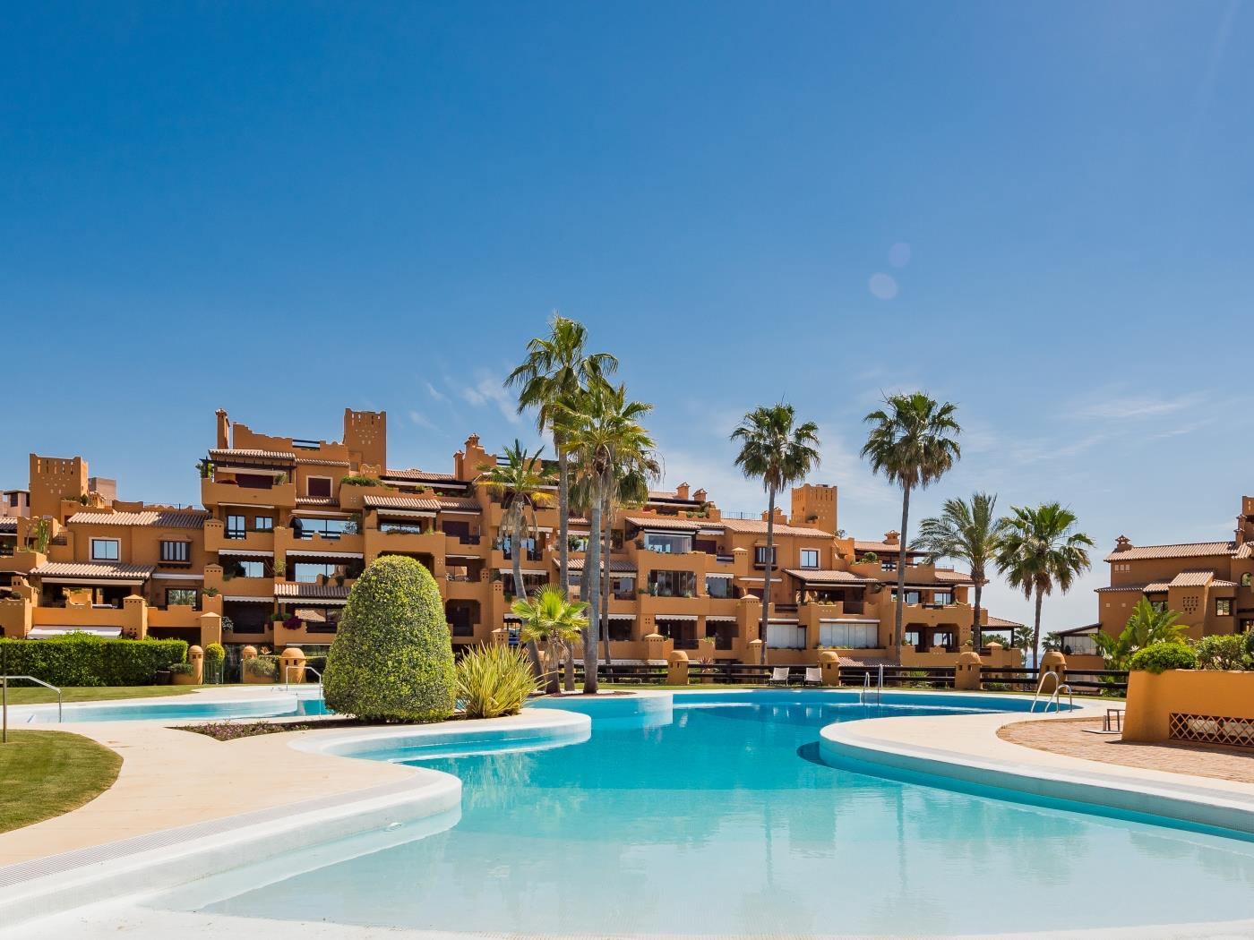 Exclusivo apartamento de 3 dormitorios en primera línea de playa en Estepona-31