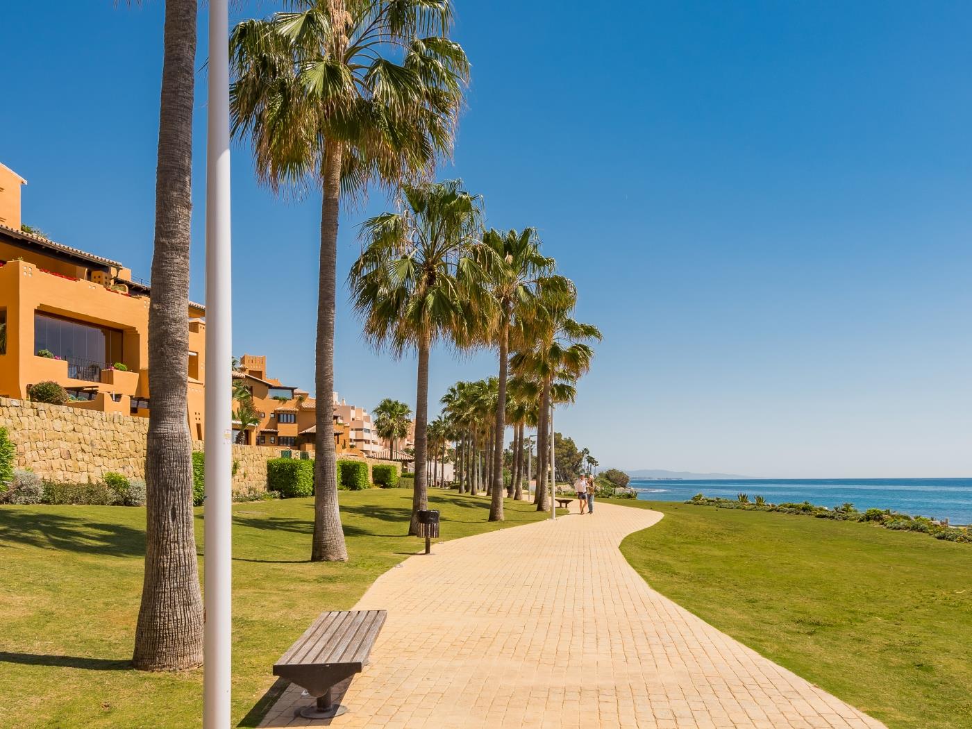 Appartement exclusif de 3 chambres en bord de mer à Estepona-35