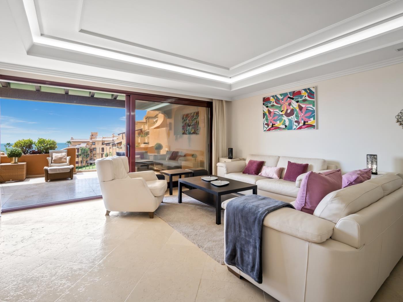 Appartement exclusif de 3 chambres en bord de mer à Estepona-2