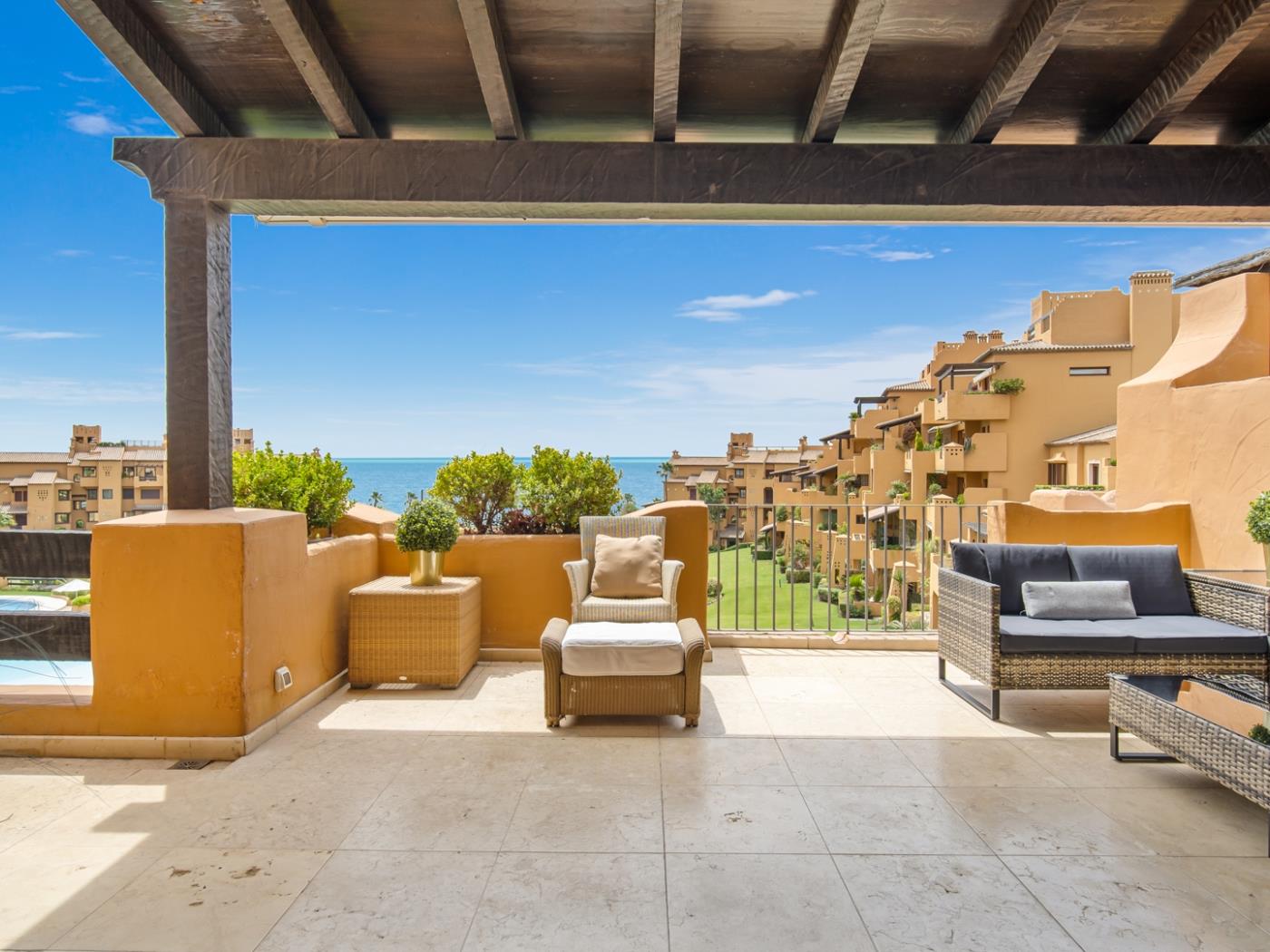 Appartement exclusif de 3 chambres en bord de mer à Estepona-6