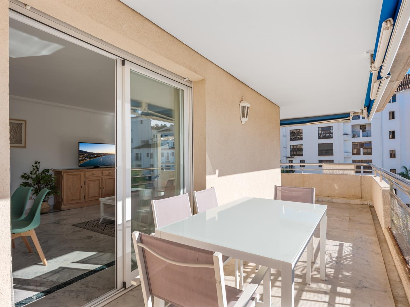 Apartamento en Marina Banus para 6 personas | 1-3F-12