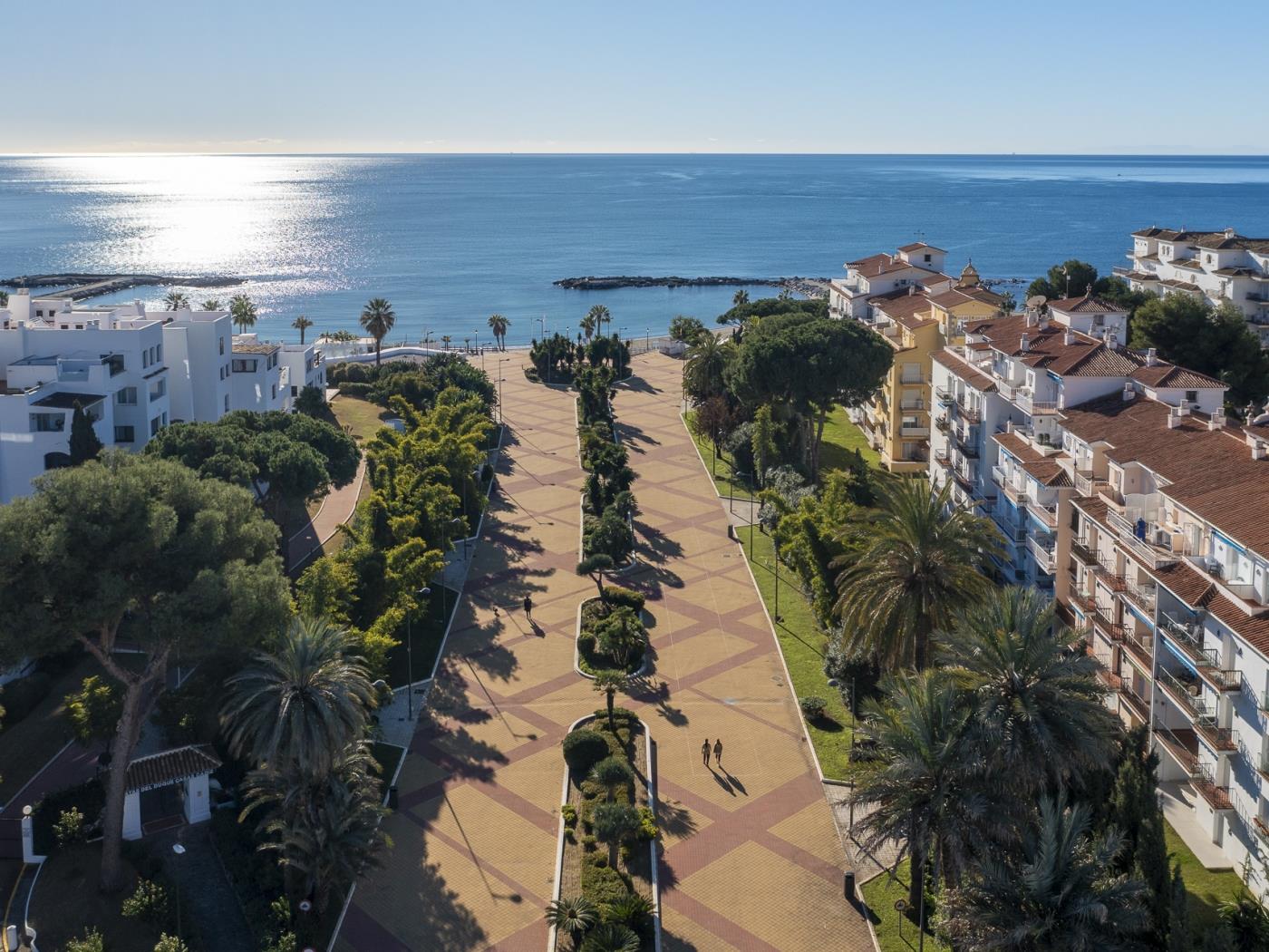 Spacious apartment with terrace, Playas del Duque-39