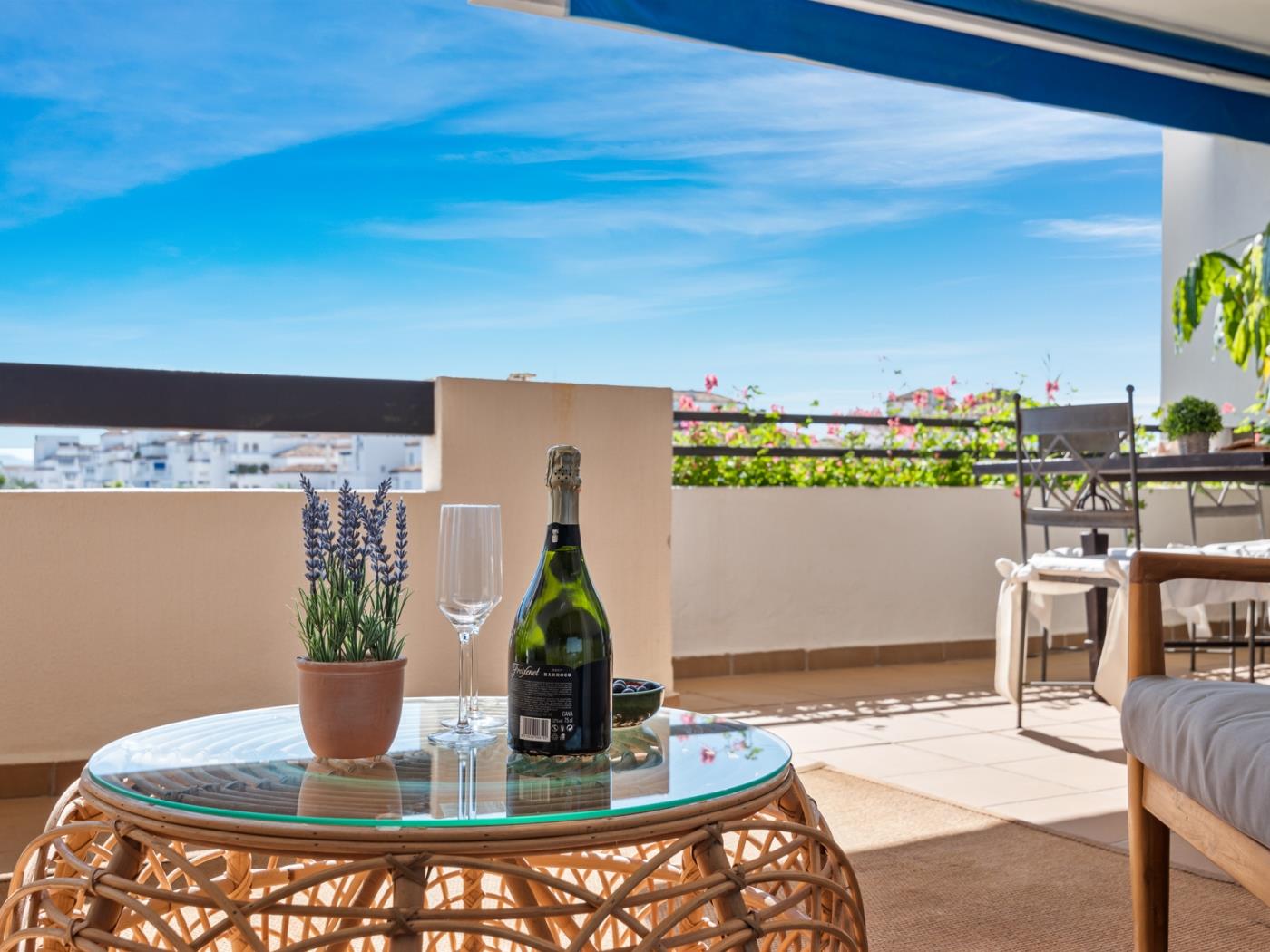 Apartamento con amplia terraza en Medina Garden-3