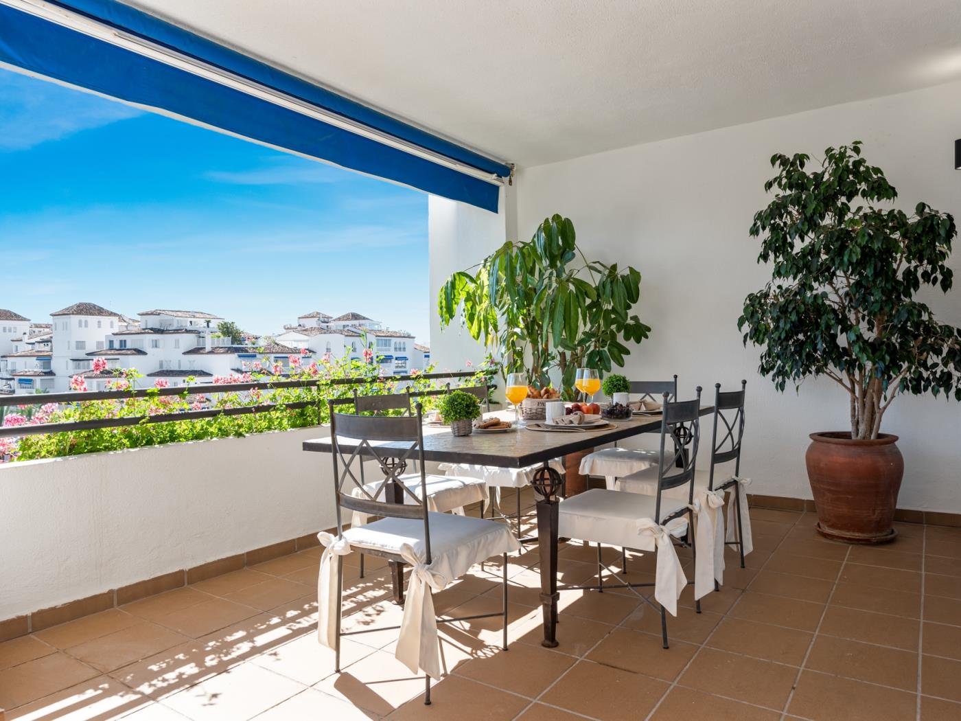 Apartamento con amplia terraza en Medina Garden-6