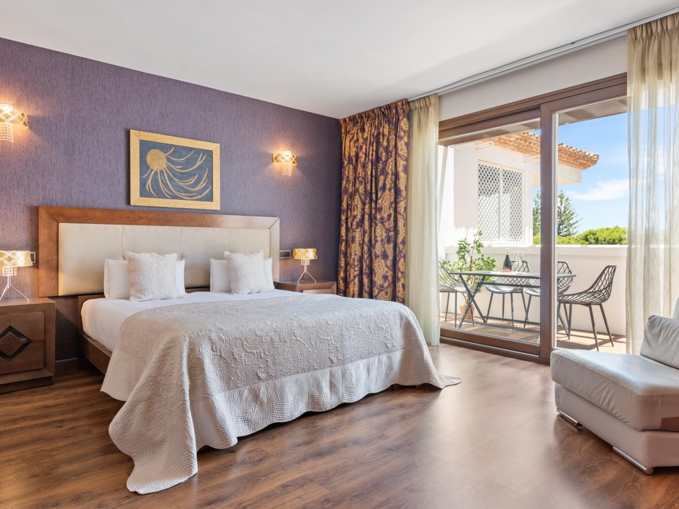 Elegante apartamento de 3 dormitorios en Playas del Duque, Puerto Banús-10