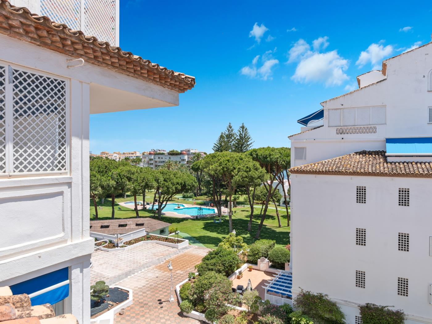 Elegante apartamento de 3 dormitorios en Playas del Duque, Puerto Banús-34