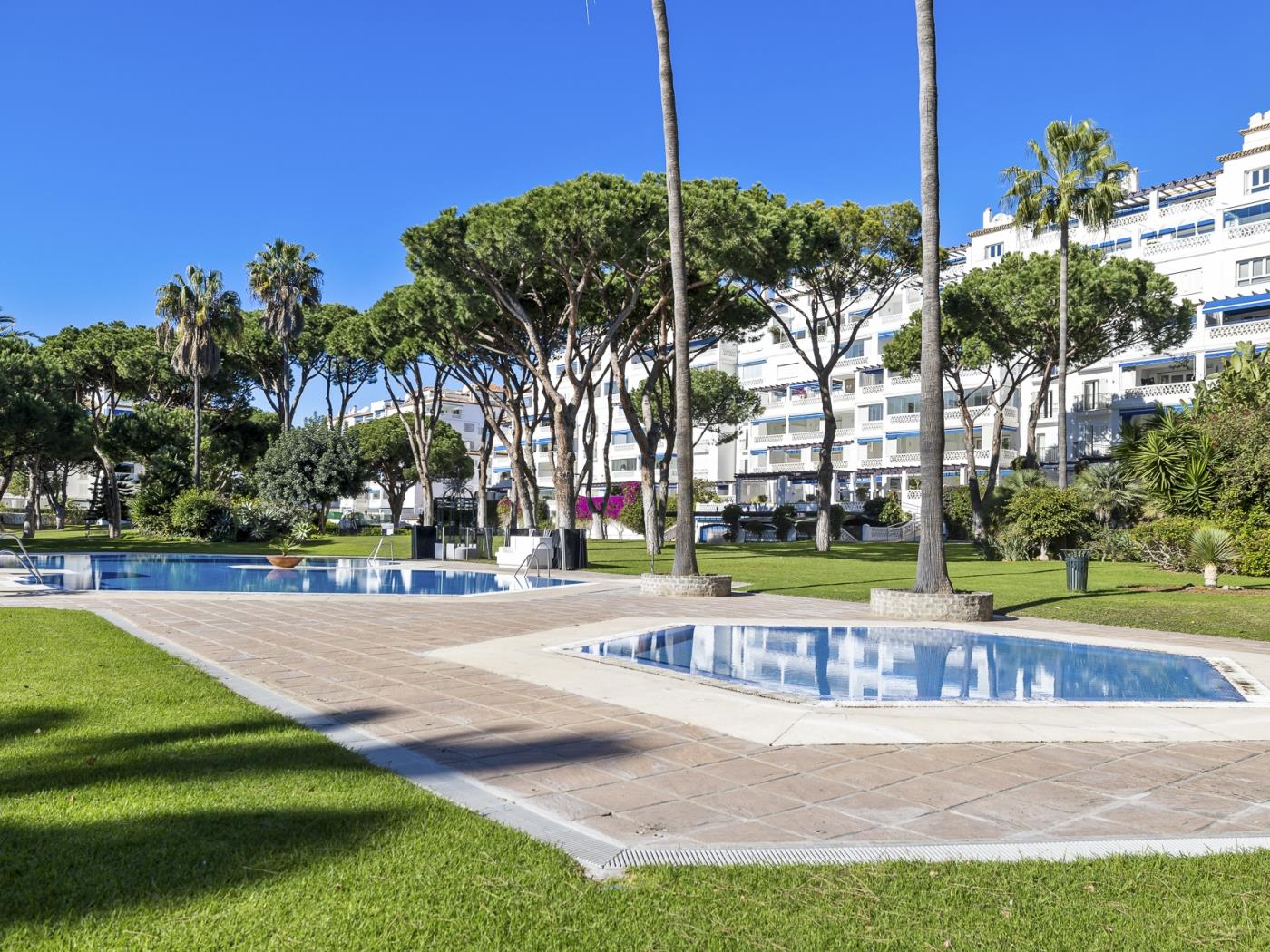 Elegant 3-Bedroom apartment in Playas del Duque, Puerto Banús-41