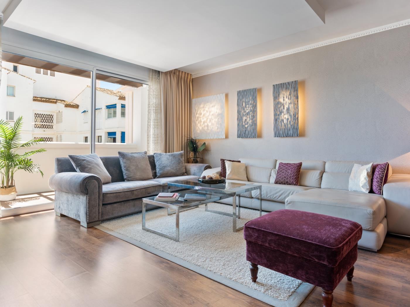 Elegante apartamento de 3 dormitorios en Playas del Duque, Puerto Banús-6