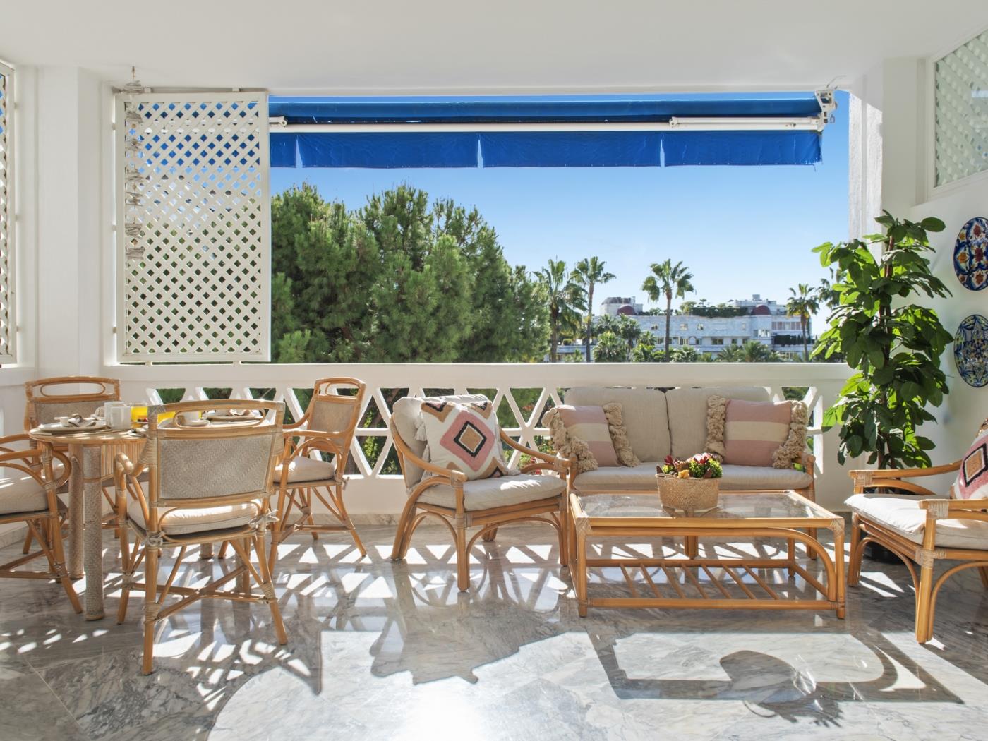 Elegant beachfront apartment in Playas del Duque, Puerto Banús-15