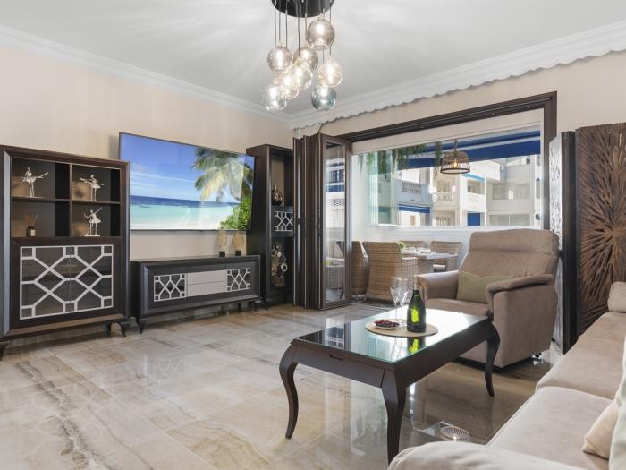 Spacieux appartement de 2 chambres en bord de mer à Playas del Duque