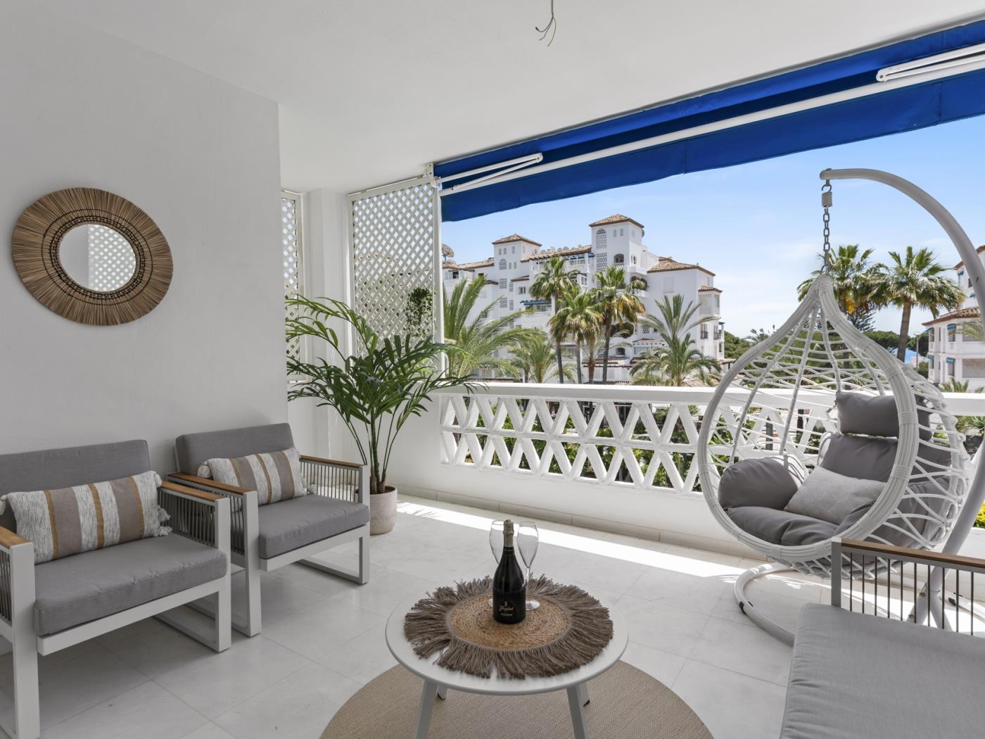 Las Gaviotas Complex: 3 bedroom holiday apartment with terrace to rent.-2