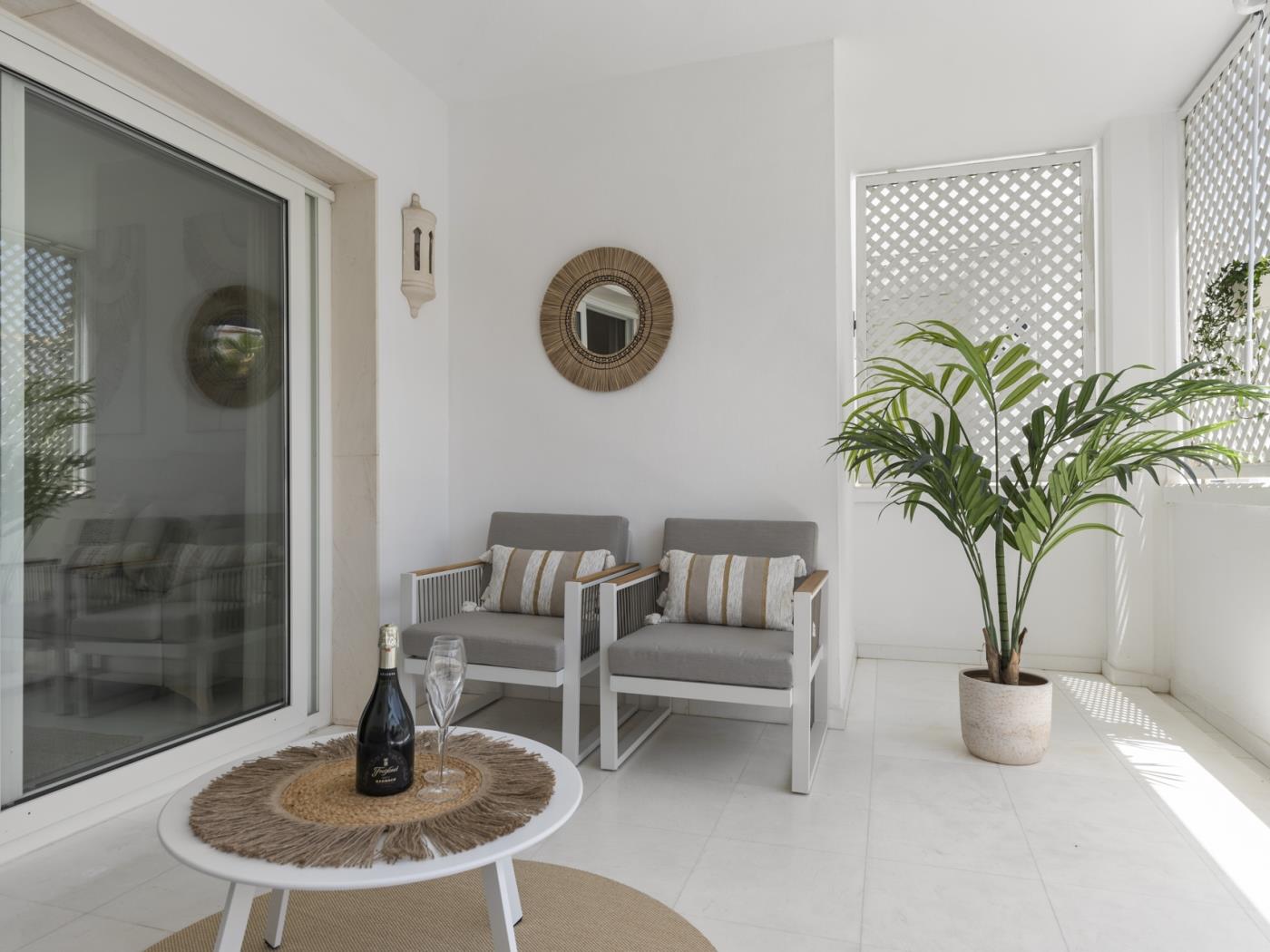 Las Gaviotas Complex: 3 bedroom holiday apartment with terrace to rent.-6