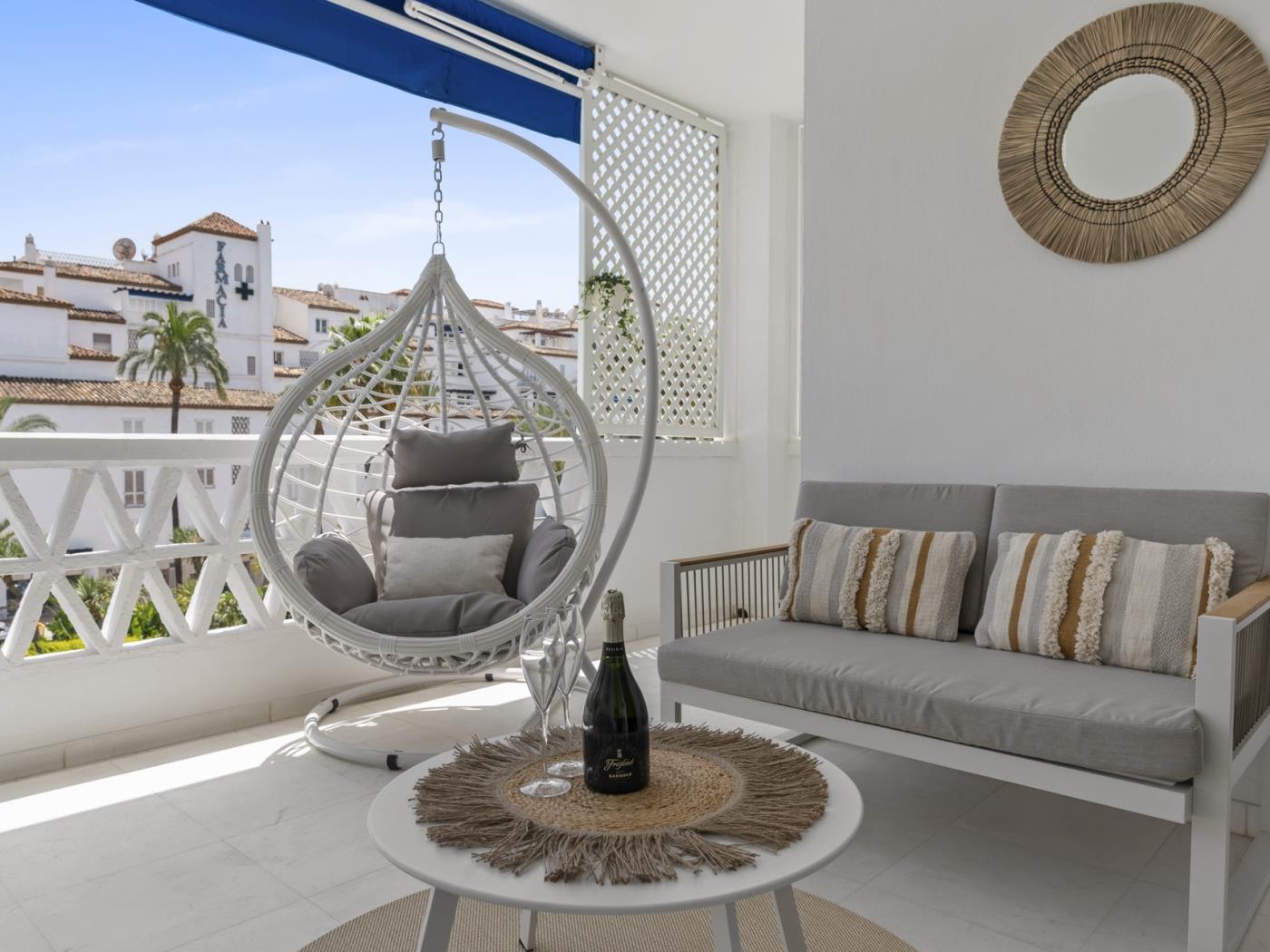 Las Gaviotas Complex: 3 bedroom holiday apartment with terrace to rent.-8