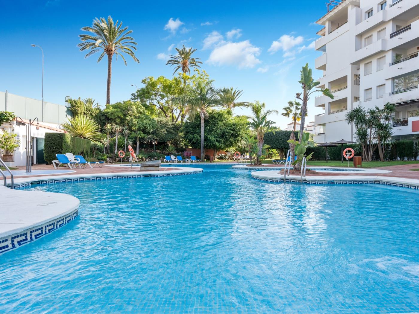 Two bedroom apartment, close to the beach in Puerto Banús-23