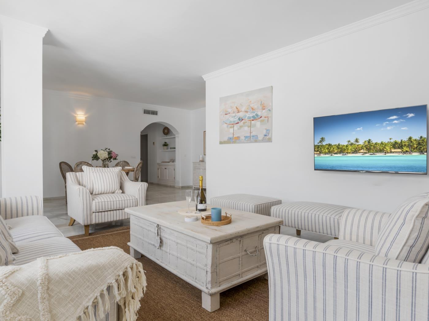 Apartamento en Playas del Duque para 4 personas | Casa Cadiz 208-0