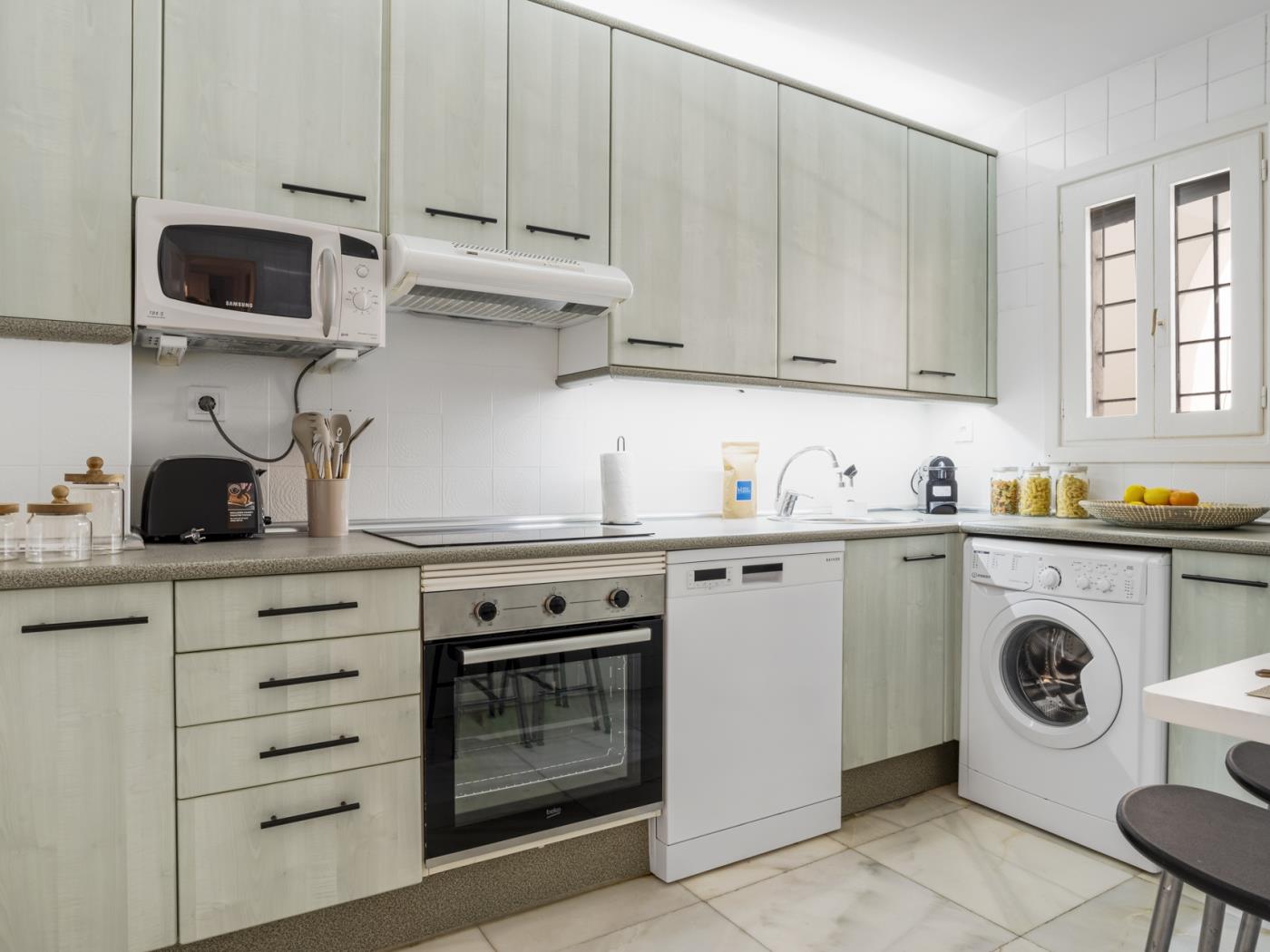 Apartamento en Playas del Duque para 4 personas | Casa Cadiz 208-23