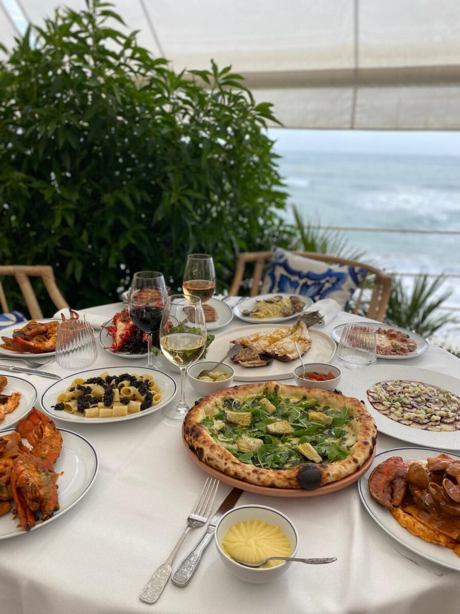 comilona frente al mar