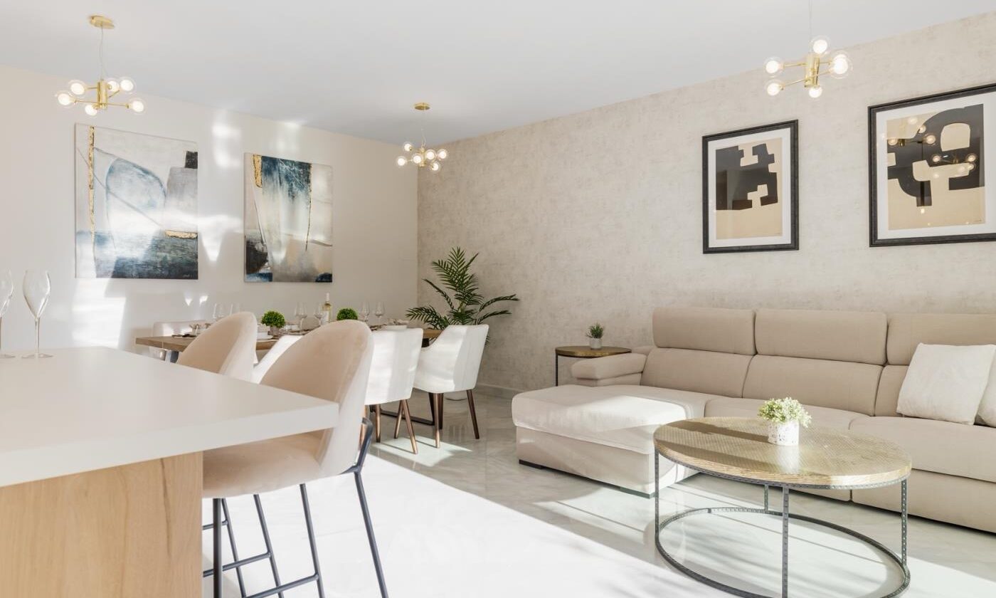 What requirements must a property meet to qualify as a luxury holiday rental?