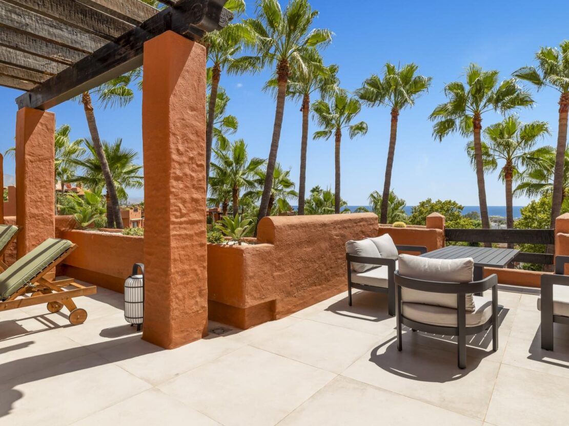 Sea-View Duplex Penthouse for 6 people | La Alzambra