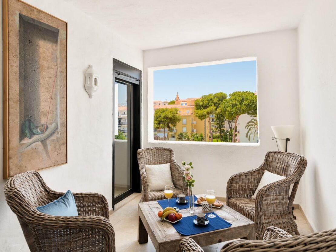 Apartamento en Playas del Duque para 4 personas | Casa Cádiz 304B